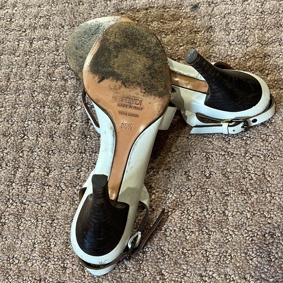 🌷FENDI HEELS IN SIZE 36.5 - Picture 4 of 5